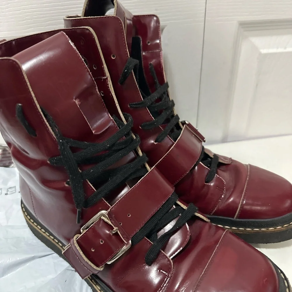 Stylish Men's Red Leather Boots - Picture 3 of 10